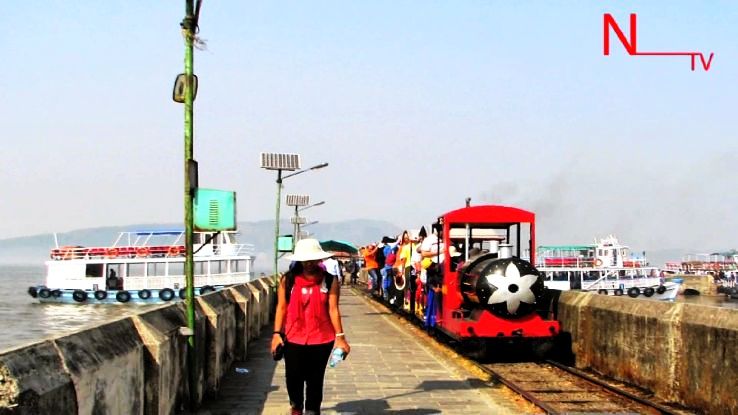 2. Madh Island Beach
